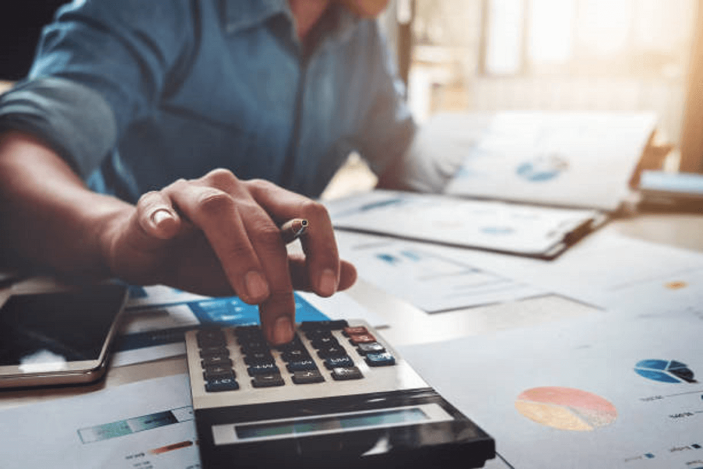 Working out moving costs with a calculator and budget paperwork